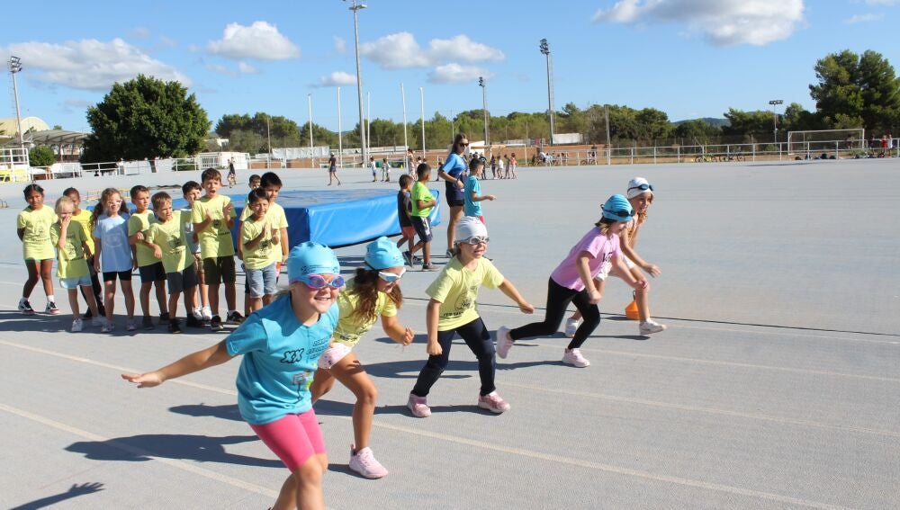 Más de 2.200 escolares de Ibiza descubren una veintena de deportes que se practican en el municipio de Santa Eulària des Riu 