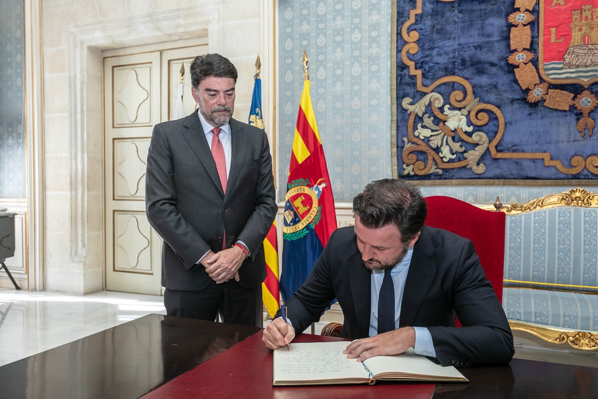 Alicante y Elche vuelven a intentar unir fuerzas en urbanismo, movilidad, turismo o infraestructuras Alicante y Elche vuelven a intentar unir fuerzas en urbanismo, movilidad, turismo o infraestructuras