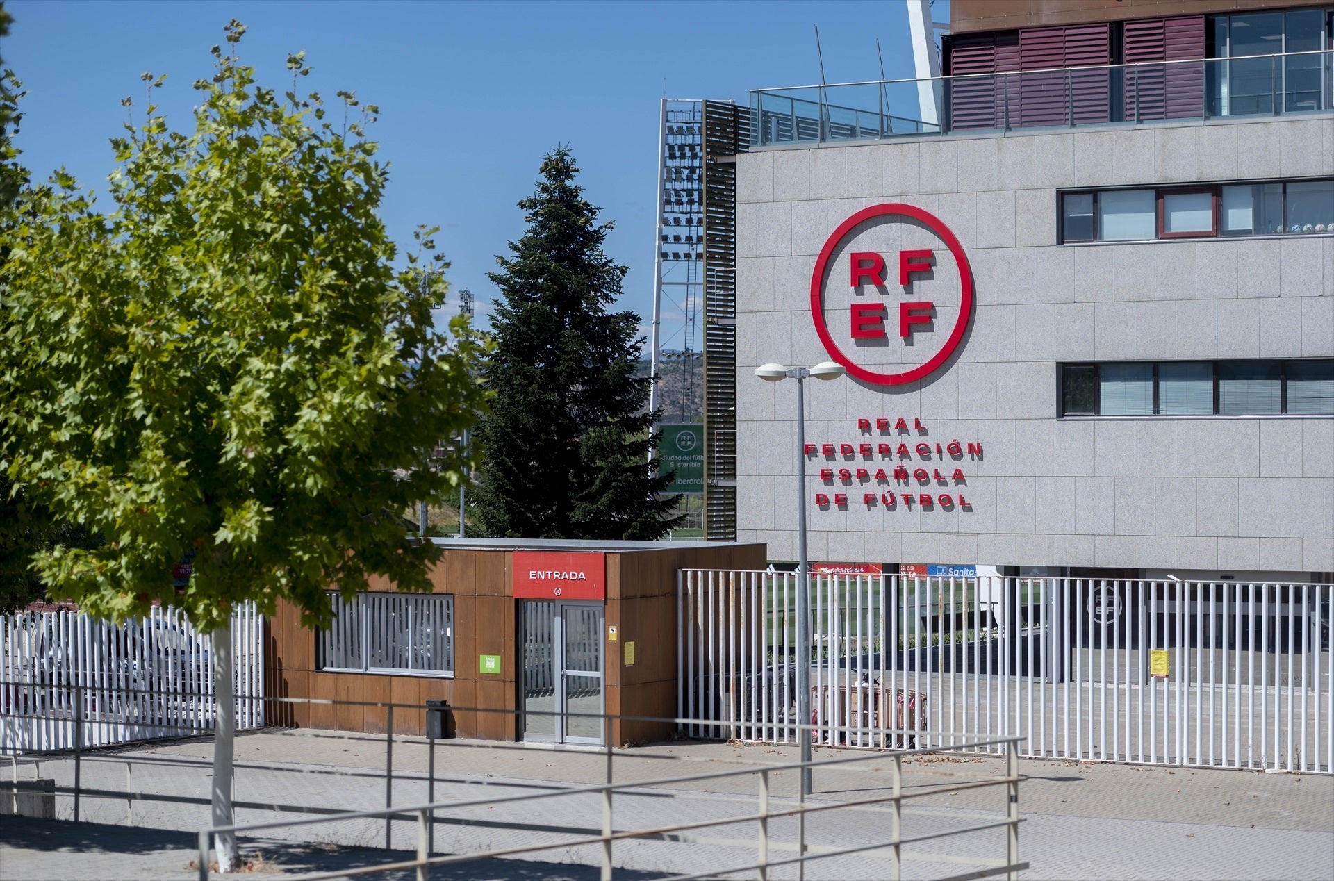 La Guardia Civil registra la RFEF por orden del juez del 'caso Negreira' La Guardia Civil registra la RFEF por orden del juez del 'caso Negreira'