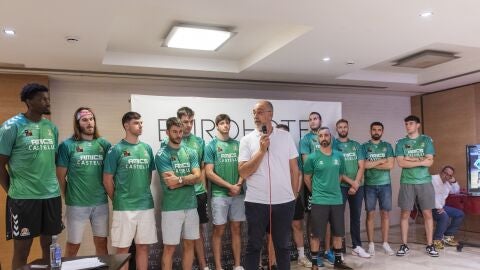 Orenga durante la presentaci&oacute;n de Amics