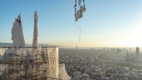 La Sagrada Familia luce las 4 torres de los evangelistas