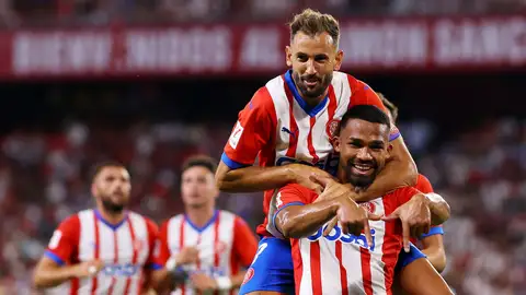 Los jugadores del Girona celebran una victoria Los jugadores del Girona celebran una victoria