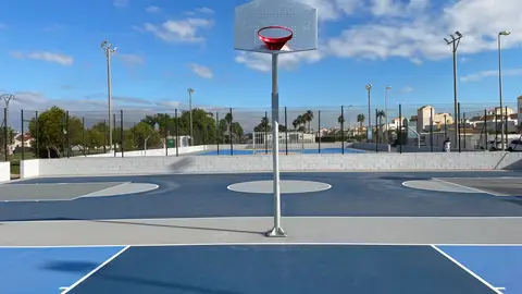 Deportes Torrevieja ha renovado las seis pistas azules polideportivas A + D con inversión de 761,000 € Pistas deportivas