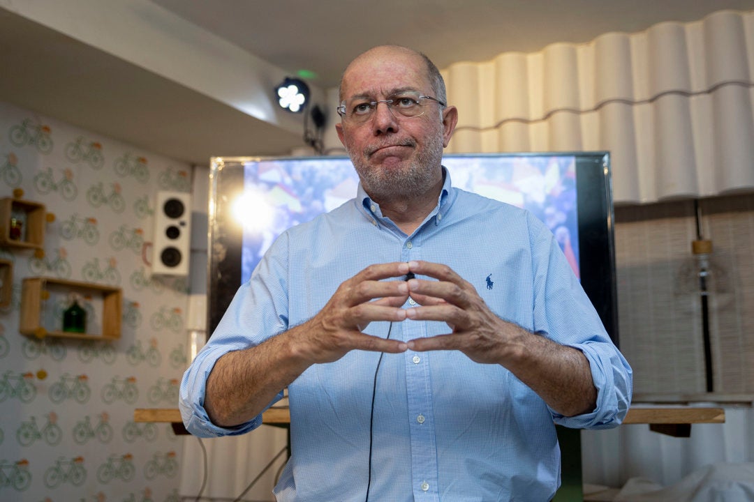 Ciudadanos expulsa a Francisco Igea, que se mantendrá como procurador en las Cortes de Castilla y León Ciudadanos expulsa a Francisco Igea, que se mantendrá como procurador en las Cortes de Castilla y León