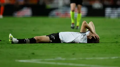 Javi Guerra se lamenta de una ocasión fallada ante la Real Javi Guerra se lamenta de una ocasión fallada ante la Real