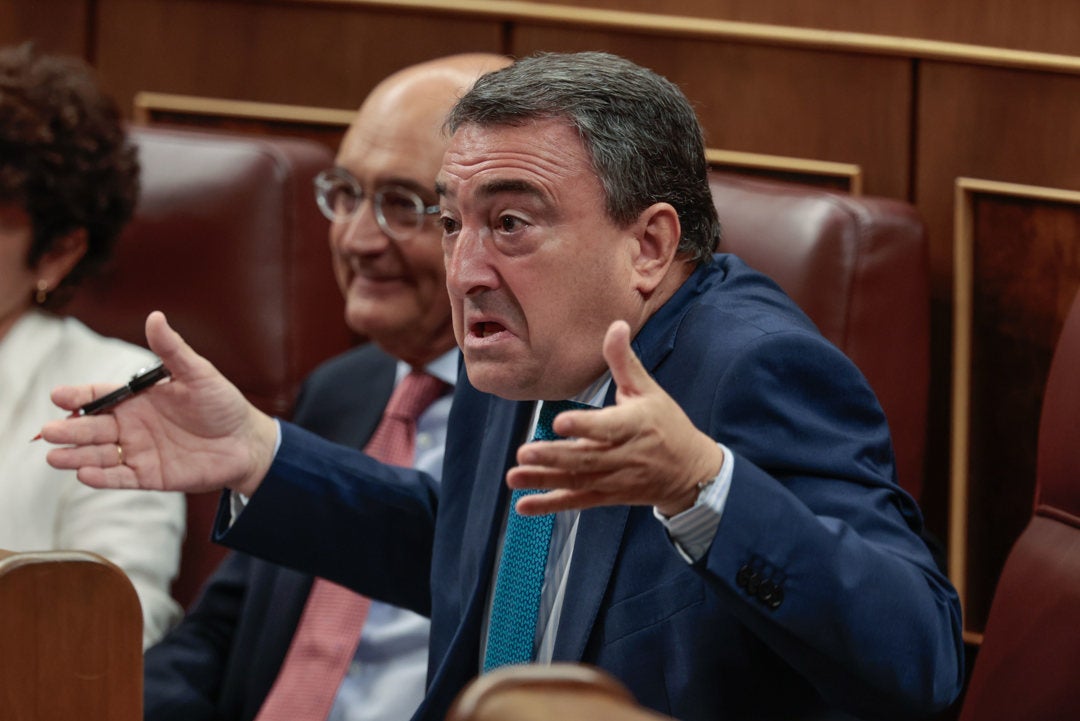 Aitor Esteban no descarta una repetición electoral y cree que octubre "será clarificador" Aitor Esteban no descarta una repetición electoral y cree que octubre "será clarificador"