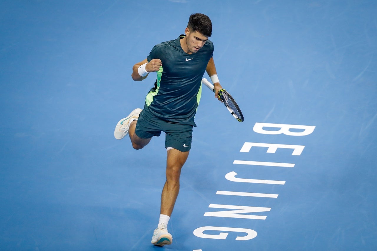 Alcaraz debuta con victoria en Pekín Alcaraz debuta con victoria en Pekín
