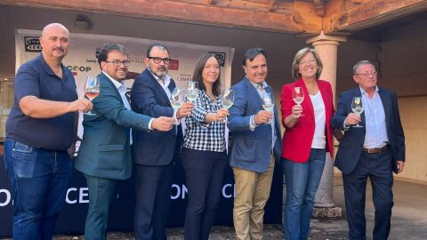 Brindis por el éxito de la V Fiesta de la Vendimia de Onda Cero y la DO La Mancha