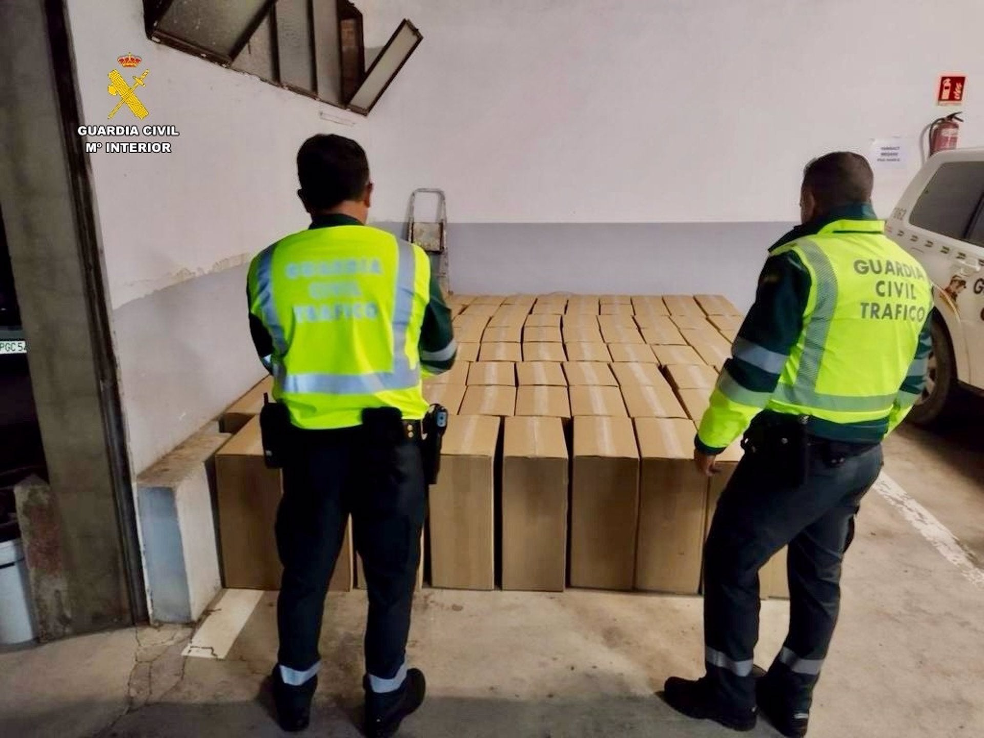 La Guardia Civil aprehende más de 42.000 cajetillas de tabaco de contrabando en la A-5 a la altura de Trujillo La Guardia Civil aprehende más de 42.000 cajetillas de tabaco de contrabando en la A-5 a la altura de Trujillo