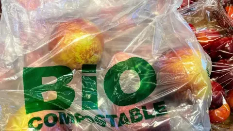 Les bosses biodegradables són més tòxiques que les convencionals Les bosses biodegradables són més tòxiques que les convencionals