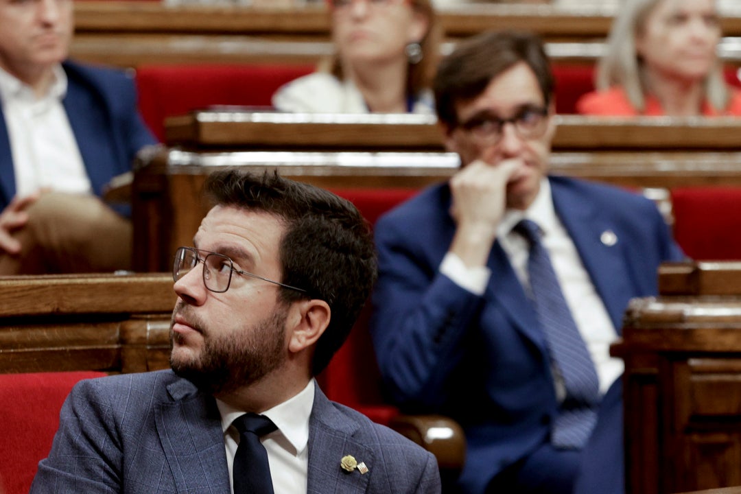 ERC y Junts aprueban su propuesta para condicionar la investidura de Sánchez a la celebración de un referéndum ERC y Junts aprueban su propuesta para condicionar la investidura de Sánchez a la celebración de un referéndum