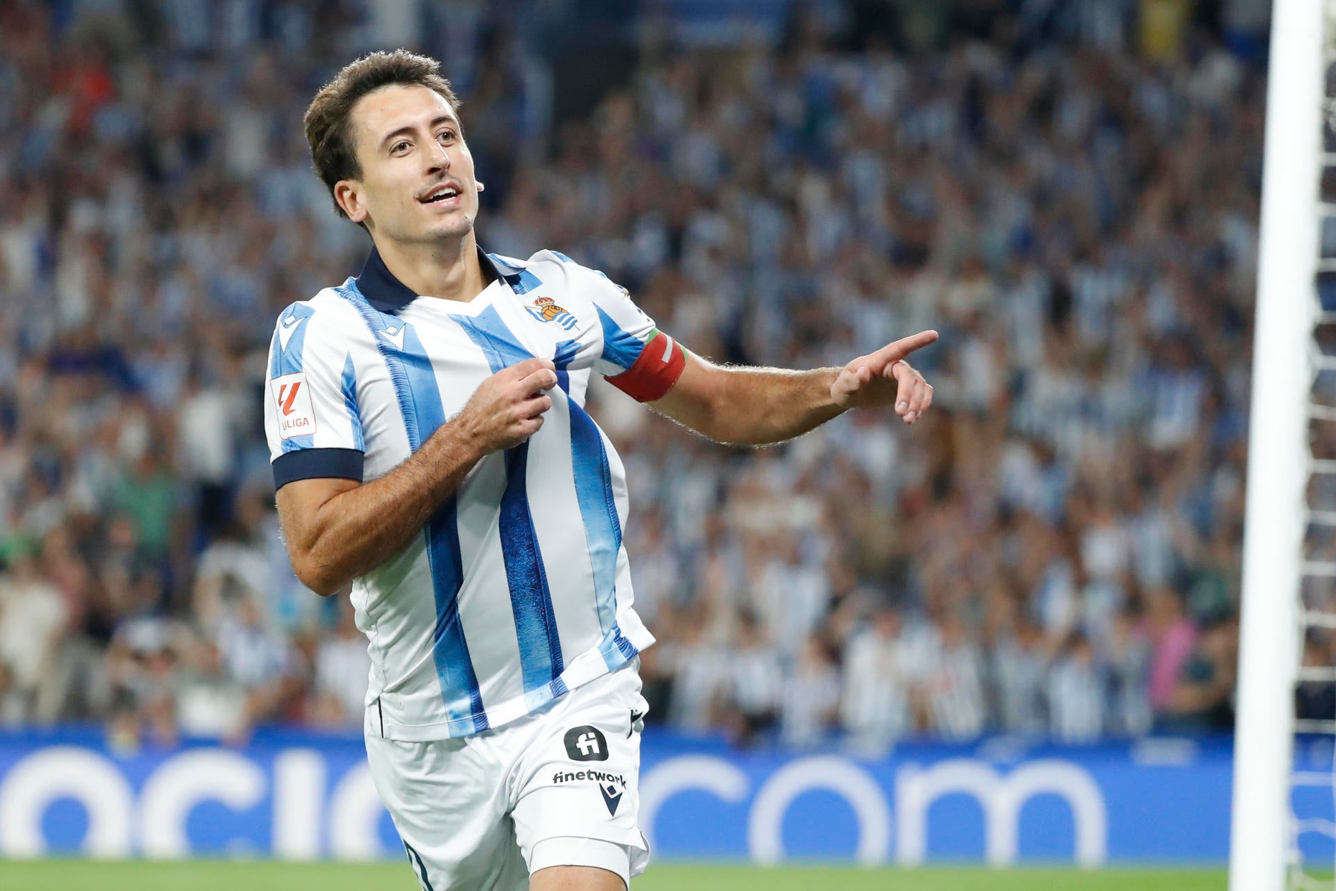 La Real golea en el derbi y asalta puestos Champions La Real golea en el derbi y asalta puestos Champions