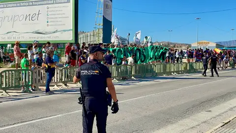 La Grada de Animación del Elche CF ha recibido al equipo con una pancarta con el mensaje 'Elegimos creer' La Grada de Animación del Elche CF ha recibido al equipo con una pancarta con el mensaje 'Elegimos creer'