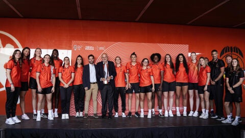 Las Supercampeonas recibidas en L&#39;Alquería del Baslet