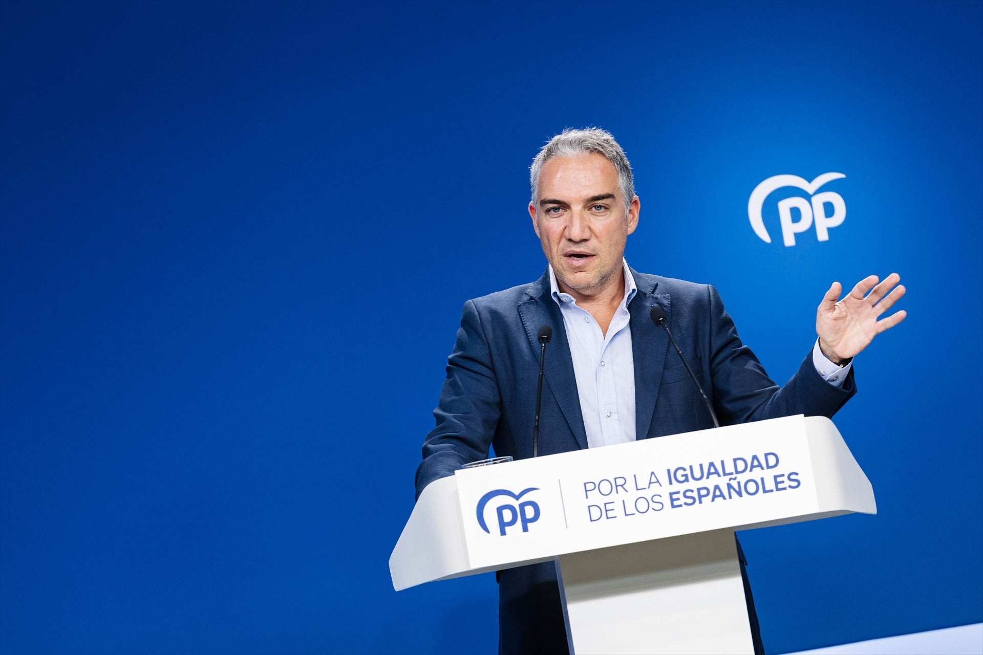 Bendodo, sobre la reunión de Sánchez con Bildu: "Es la foto de la vergüenza que ofende a miles de víctimas" Bendodo, sobre la reunión de Sánchez con Bildu: "Es la foto de la vergüenza que ofende a miles de víctimas"