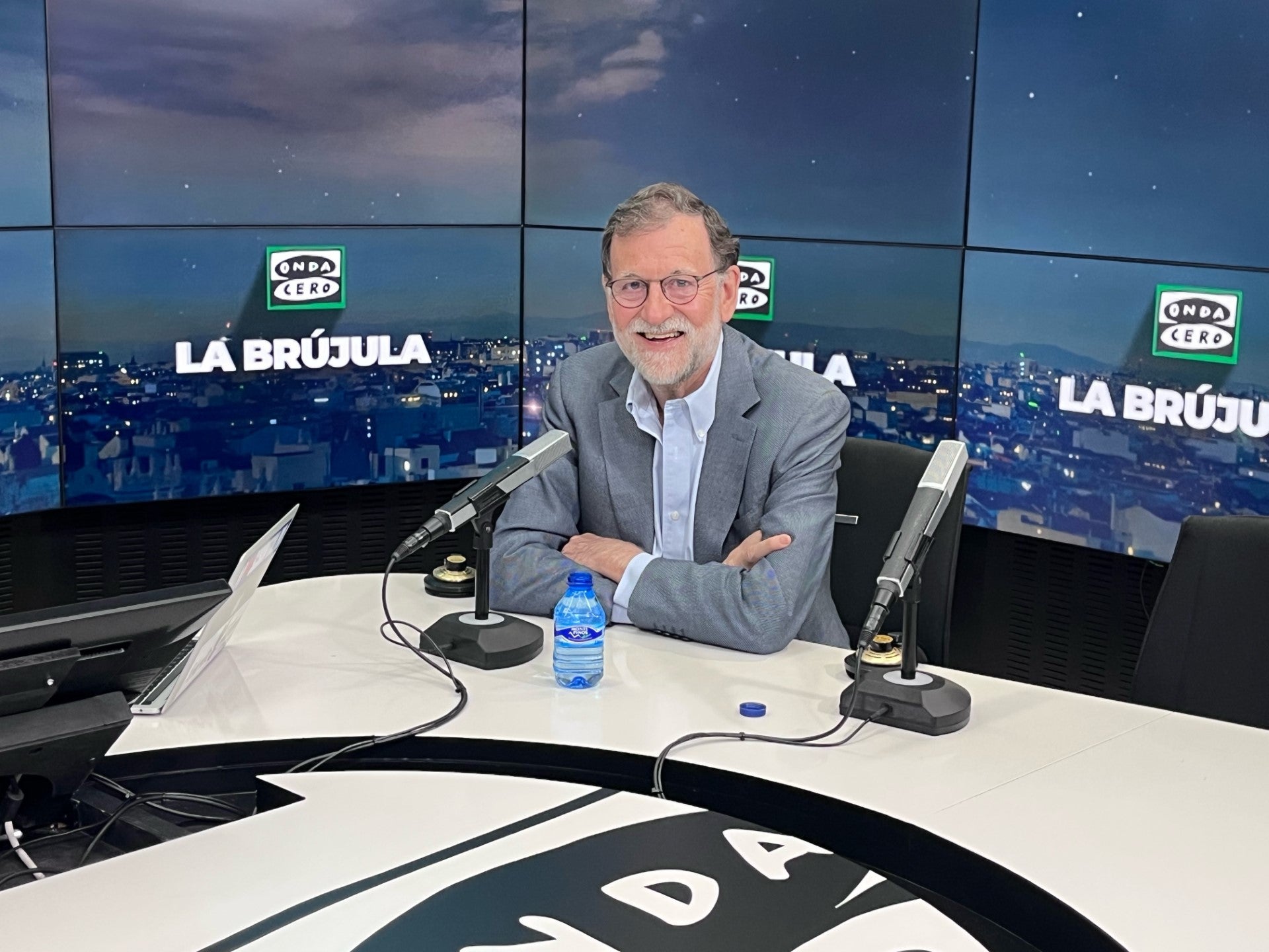 Rajoy: "Sánchez ha optado por hacer una política radical, extremista y con muy malas compañías" Rajoy: "Sánchez ha optado por hacer una política radical, extremista y con muy malas compañías"