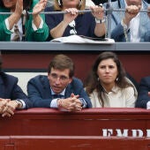El alcalde de Madrid, José Luis Martínez-Almeida, asiste junto a su pareja, Teresa Urquijo, a la corrida de toros de la prensa en la plaza de las Ventas, a 4 de junio de 2023
