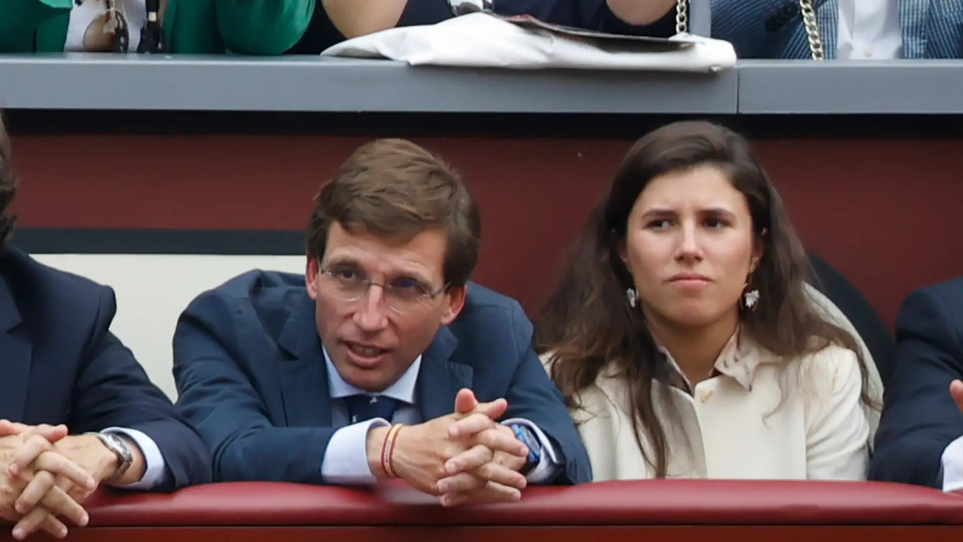 El alcalde de Madrid, José Luis Martínez-Almeida, asiste junto a su pareja, Teresa Urquijo, a la corrida de toros de la prensa en la plaza de las Ventas, a 4 de junio de 2023