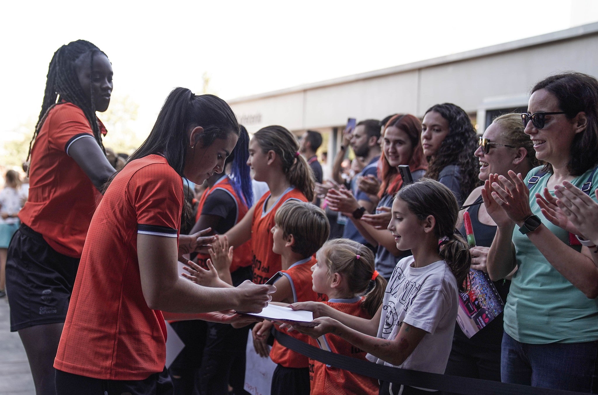 Valencia Basket recibe a sus aficionados en el primer entrenamiento a puerta abierta de esta semana Valencia Basket recibe a sus aficionados en el primer entrenamiento a puerta abierta de esta semana