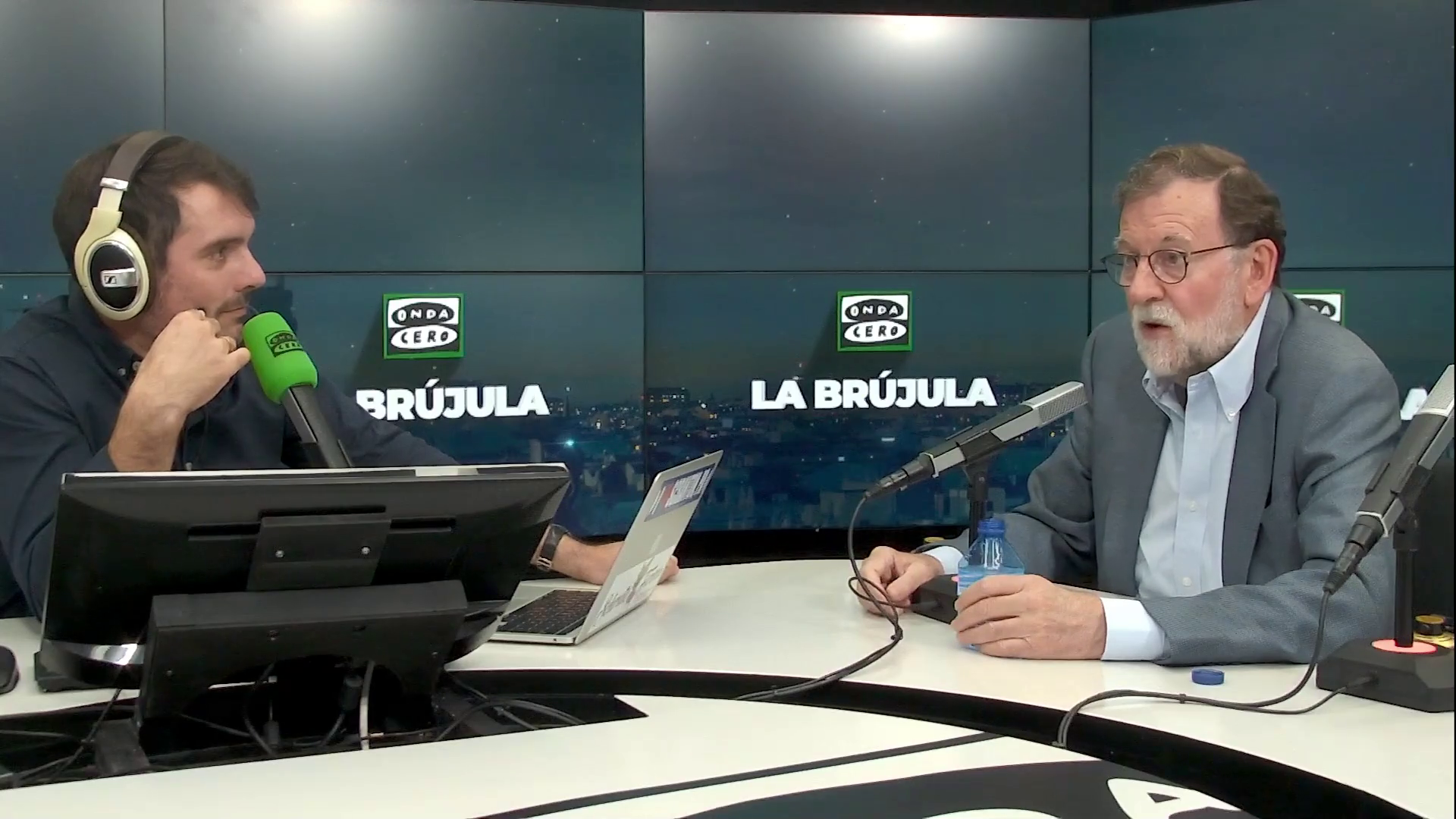 Rajoy y su conversación con Puigdemont sobre el referéndum: "Pasó algo realmente surrealista" Rajoy y su conversación con Puigdemont sobre el referéndum: "Pasó algo realmente surrealista"