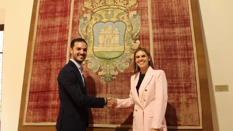 Alcalá de Henares y Torrejón de Ardoz alcanzan un acuerdo total para crear una gran zona verde en Soto El Espinillo Judith Piquet, alcaldesa de Alcalá de Henares, y Alejandro Navarro, alcalde de Torrejón de Ardoz