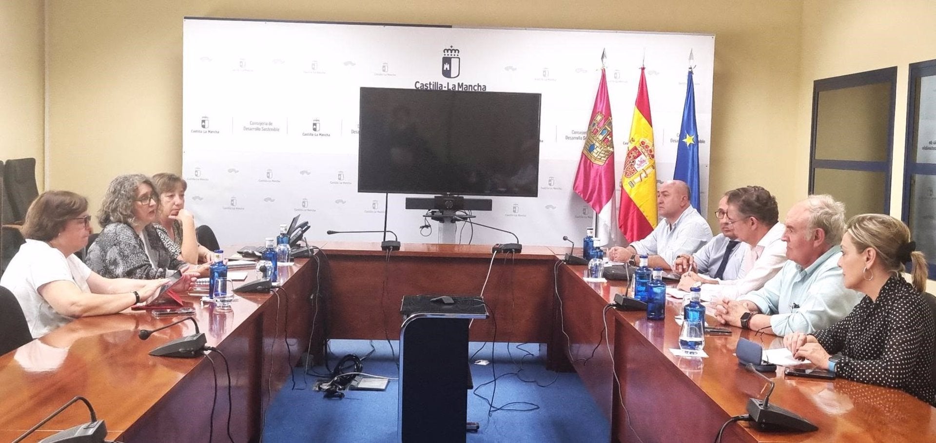 La Junta estudia la defensa conjunta de los intereses de los regantes en la región La Junta estudia la defensa conjunta de los intereses de los regantes en la región