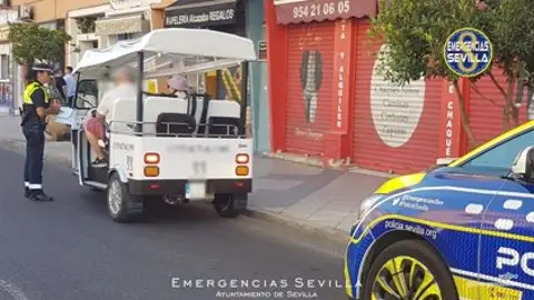 La Policía sanciona a uno de estos vehículos turísticos este fin de semana La Policía sanciona a uno de estos vehículos turísticos este fin de semana