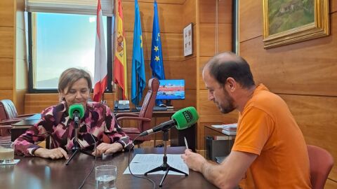 La alcaldesa Carmen Moriy&oacute;n en entrevista en M&aacute;s de Uno Gij&oacute;n