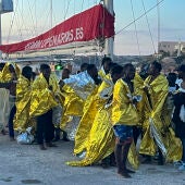 Inmigrantes en el puerto italiano de Lampedusa en abril de 2023. 