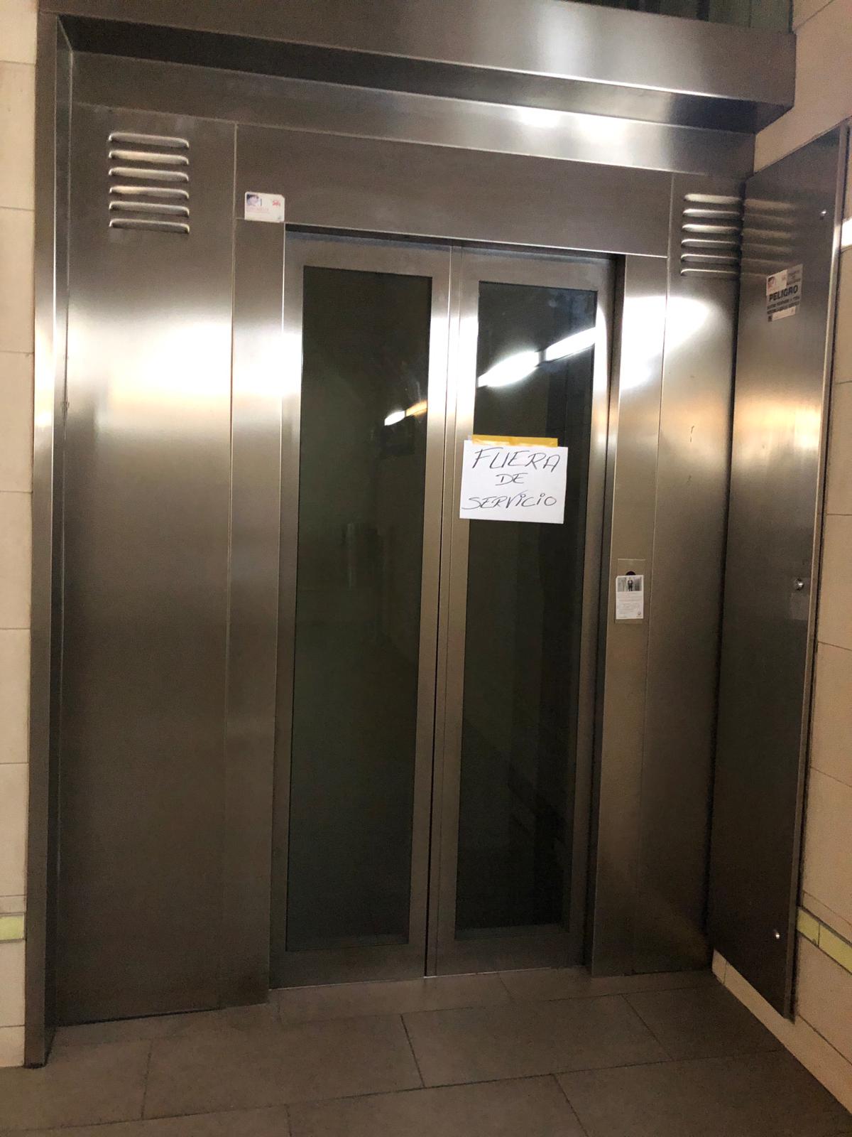 Las personas con movilidad reducida se quedan sin acceso a Renfe en Elche Las personas con movilidad reducida se quedan sin acceso a Renfe en Elche