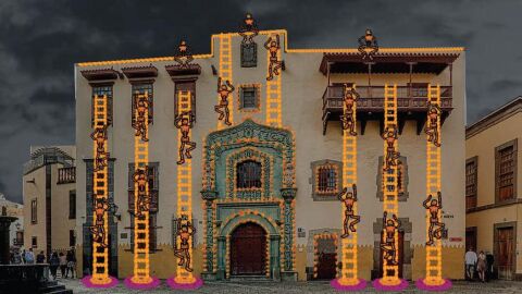 Fachada de la Casa de Col&oacute;n con la instalaci&oacute;n 'Escalera al cielo', de la artista Betsab&eacute;e Romero