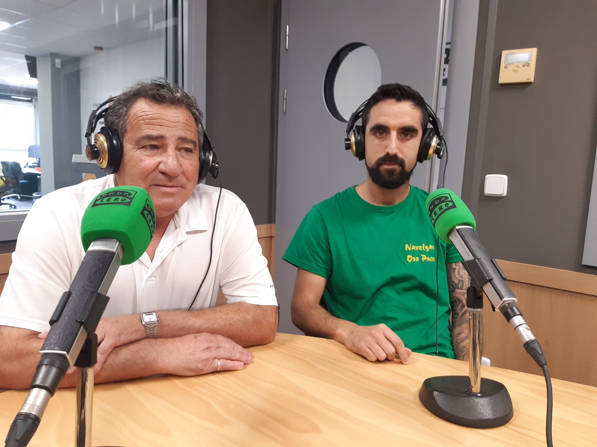 Alsina conoce, de la mano de Carlos y Hugo Sanfiz, la tradición de buscar oro en el río Navelgas Alsina conoce, de la mano de Carlos y Hugo Sanfiz, la tradición de buscar oro en el río Navelgas