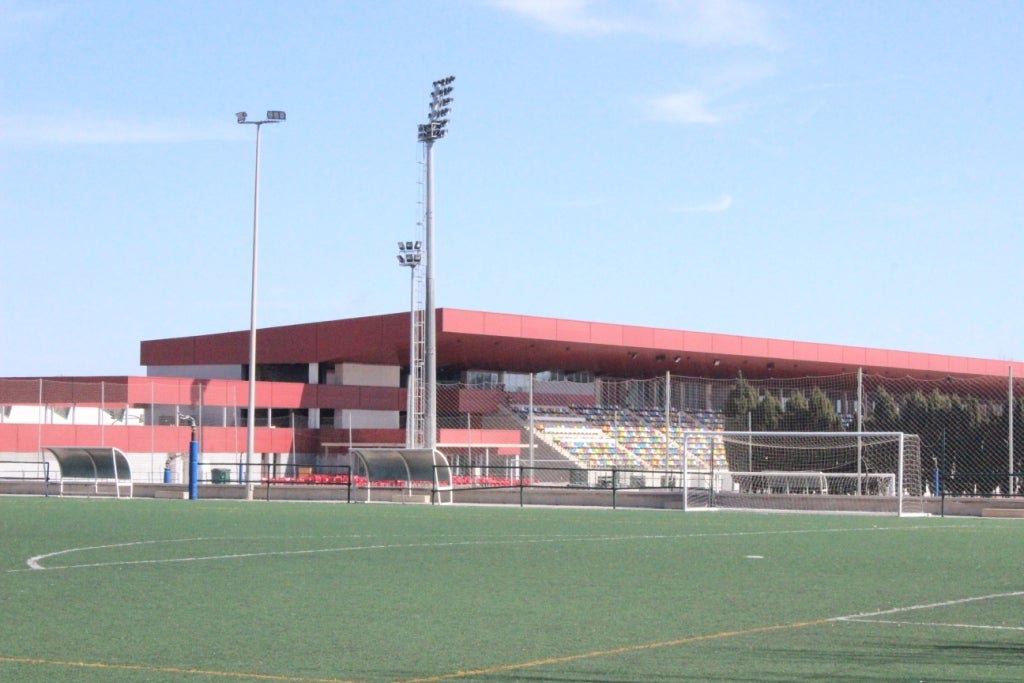 Muere un joven de 26 años mientras jugaba al fútbol en el Gaetá Huguet de Castelló Muere un joven de 26 años mientras jugaba al fútbol en el Gaetá Huguet de Castelló