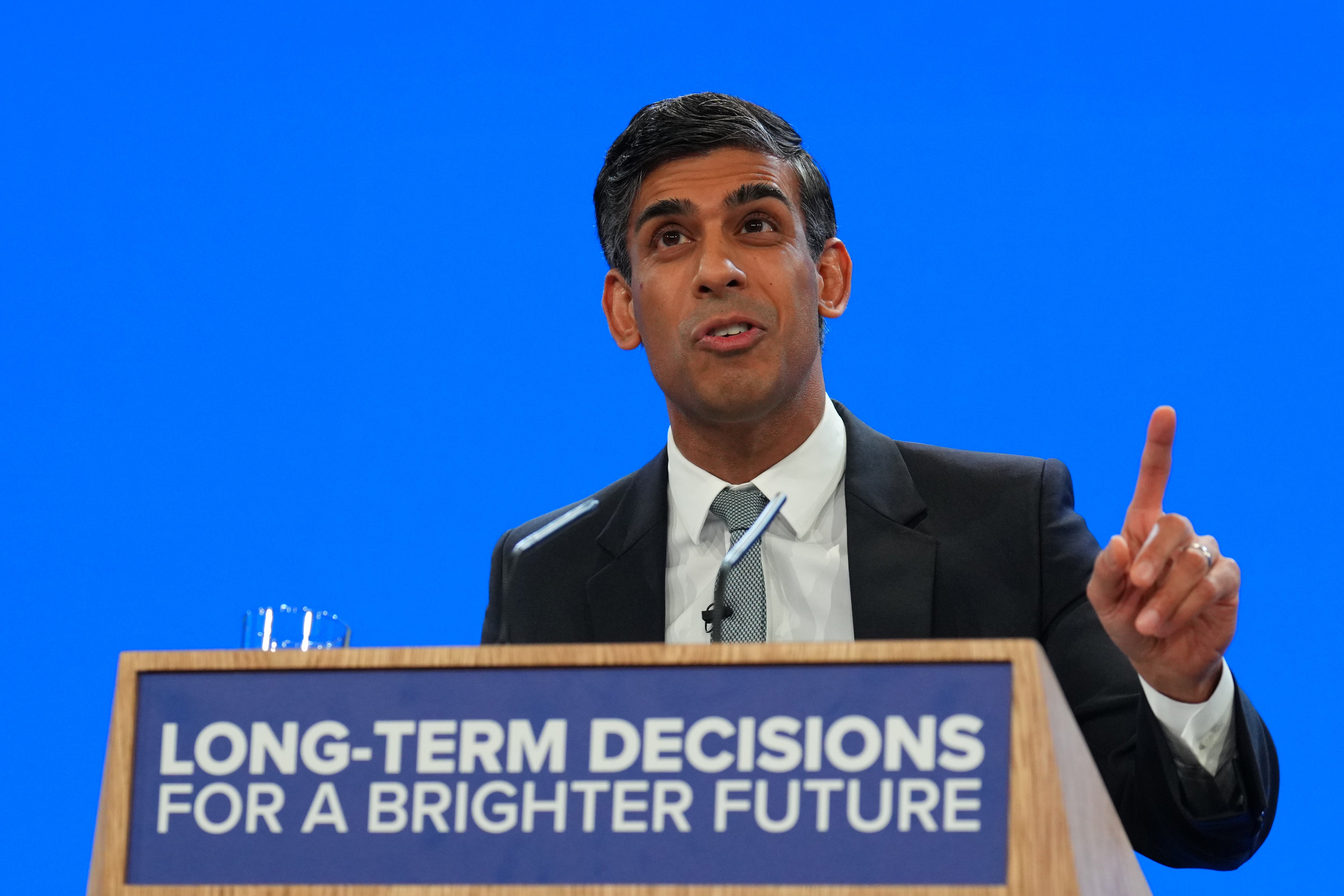Rishi Sunak dice que "un hombre es un hombre y una mujer es una mujer, es sólo sentido común" Rishi Sunak dice que "un hombre es un hombre y una mujer es una mujer, es sólo sentido común"