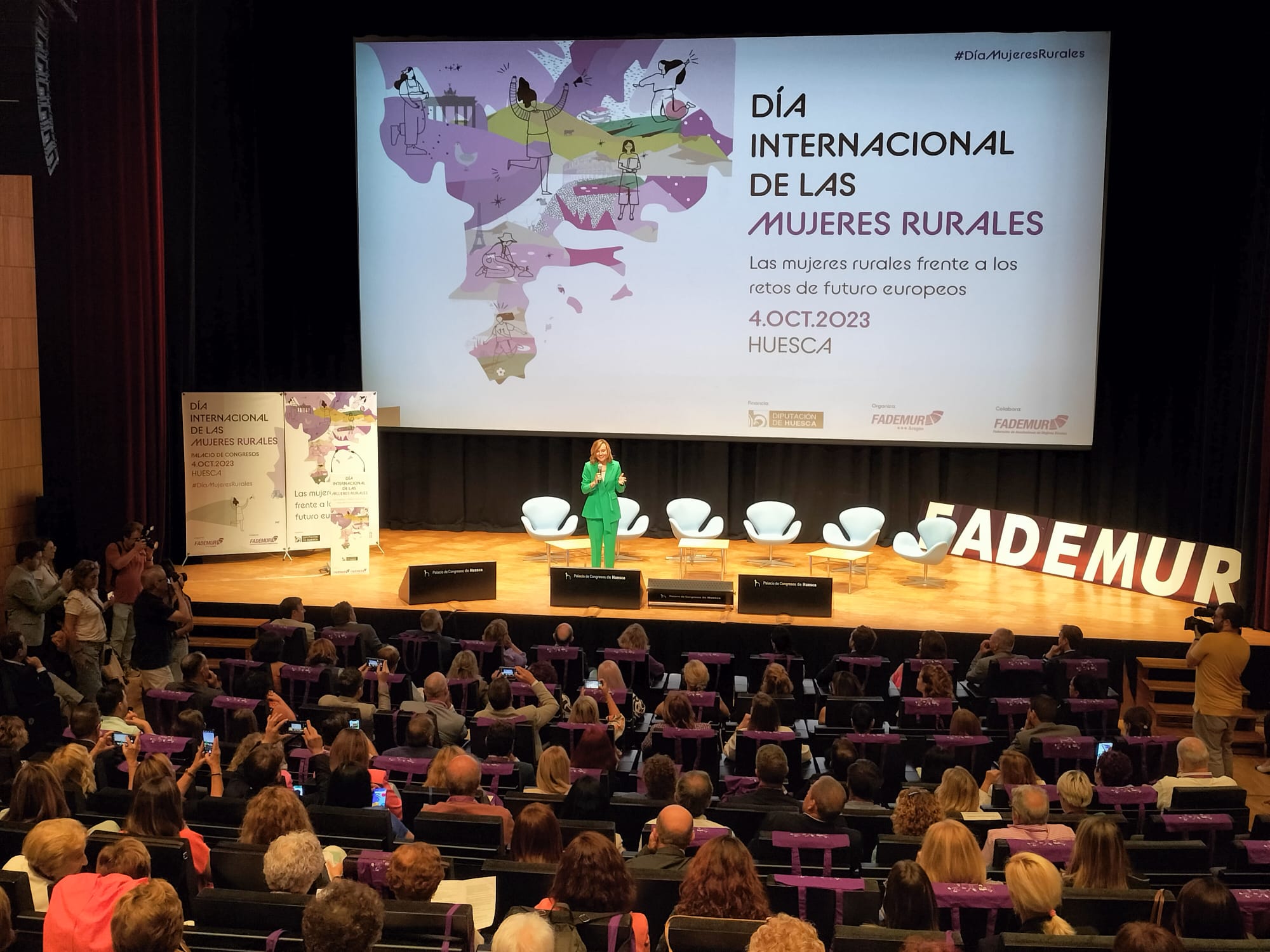 Más de 700 mujeres reivindican su papel en el mundo rural en un acto en Huesca Más de 700 mujeres reivindican su papel en el mundo rural en un acto en Huesca