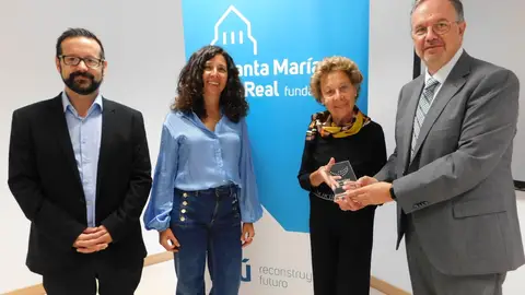 Santa María la Real reconoce el compromiso de Gullón con el empleo inclusivo por incorporar 200 personas en diez años del programa lanzaderas .