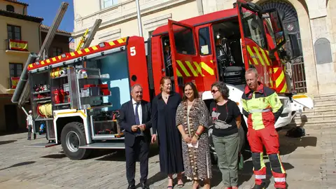 La Junta aporta un vehículo bomba y material al Servicio de Prevención, Extinción de Incendios y Salvamento del Ayuntamiento de Palencia .