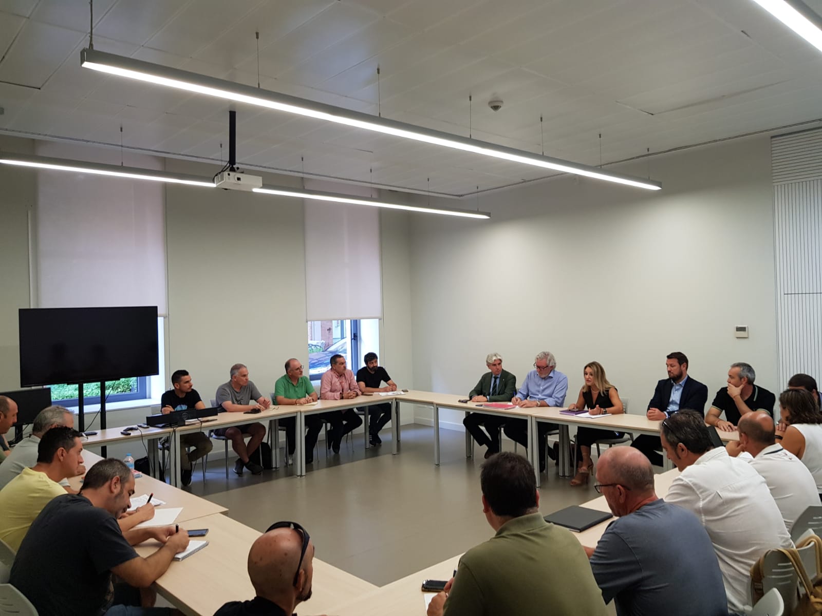 Industria plantea una hoja de ruta con garantías para el acuerdo de homogenización de los trabajadores de las ITV Industria plantea una hoja de ruta con garantías para el acuerdo de homogenización de los trabajadores de las ITV