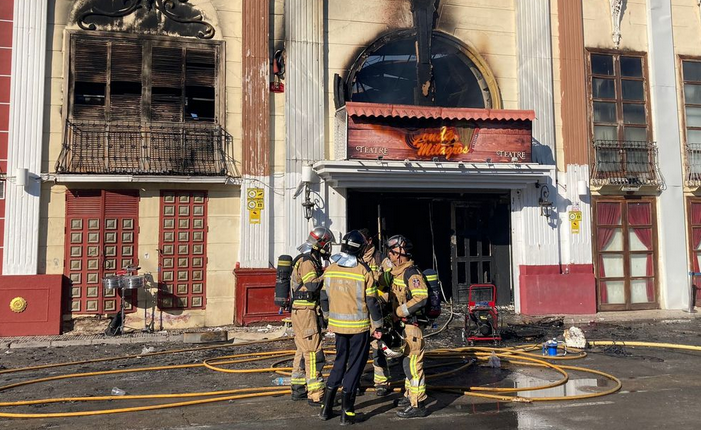 Testigo La Fonda: "Nadie nos avisó del incendio en Teatre. Nos habría dado tiempo a desalojar" Testigo La Fonda: "Nadie nos avisó del incendio en Teatre. Nos habría dado tiempo a desalojar"