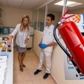 Técnicos del Ayuntamiento de Benidorm analizan los menús escolares pero olvidan las revisiones de los extintores de los colegios