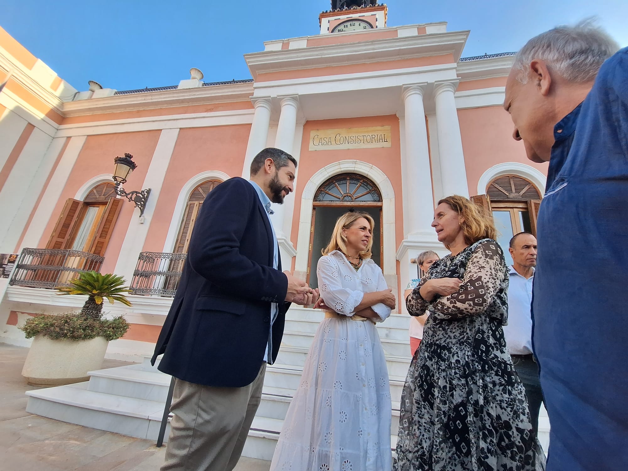 Martínez y Salvador comprometen una agenda de trabajo para lograr resolver "retos históricos" en Puerto Real Martínez y Salvador comprometen una agenda de trabajo para lograr resolver "retos históricos" en Puerto Real