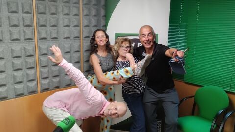 Ana Santos en la organizadora y nos presenta a algunos de los participantes