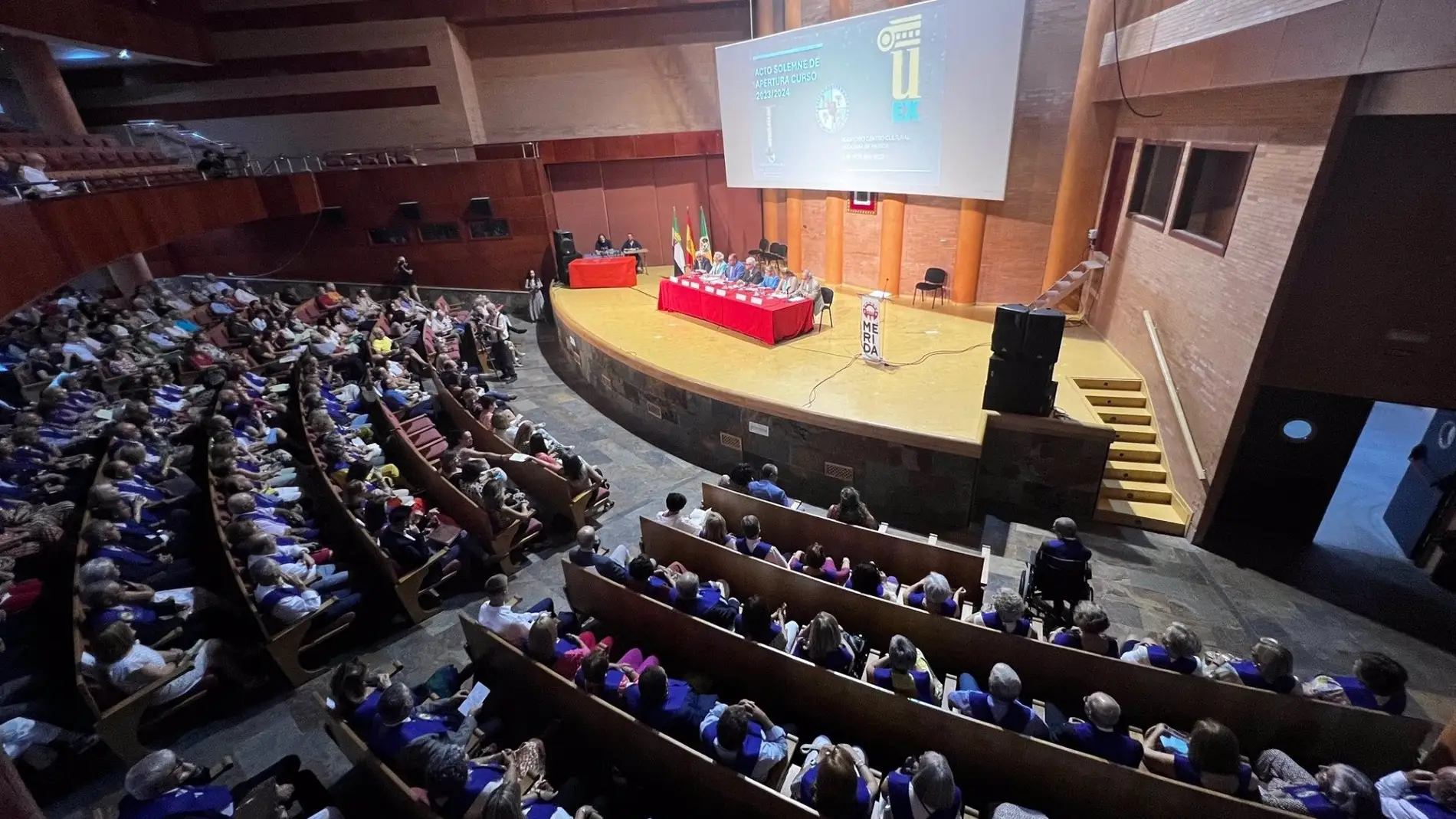 La Universidad de Mayores de Extremadura inaugura el nuevo curso superando los 2.900 alumnos