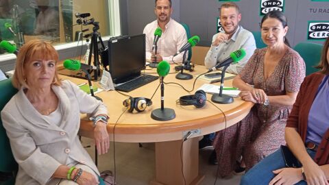 Jos&eacute; Ruiz, Aurora Rodil, Jose Navarro, Mariano Valera y Esther D&iacute;ez con Mayte Vilaseca