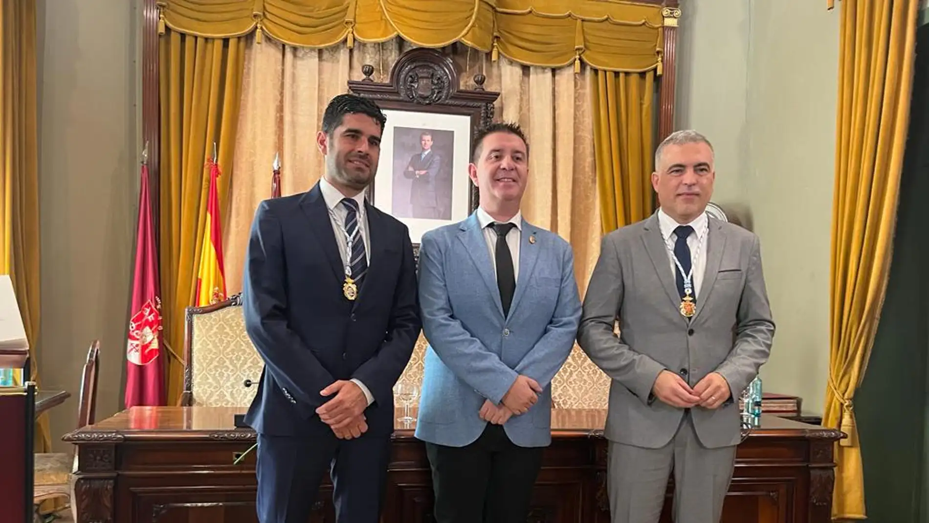 Nuevos diputados provinciales en la Diputación de Albacete junto al presidente de la casa provincial