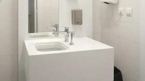 Baño adaptado para pacientes ostomizados Baño adaptado para pacientes ostomizados