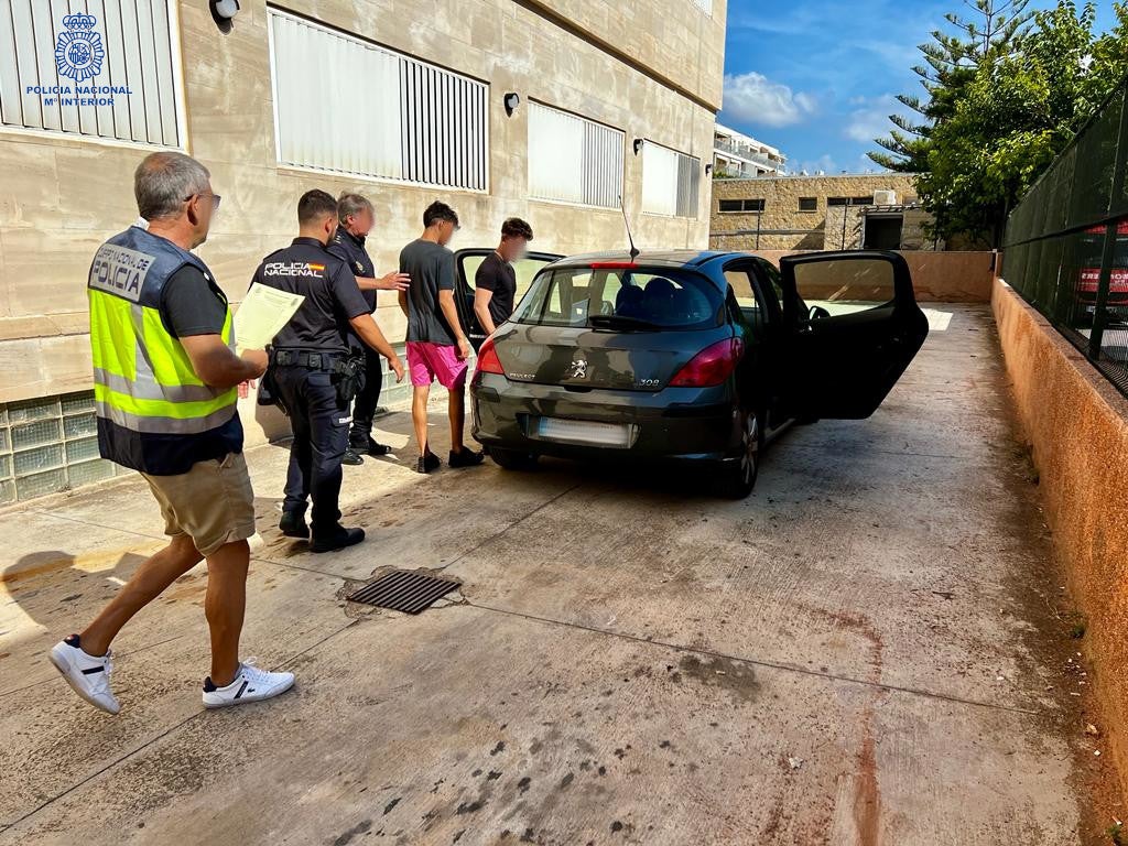 Detenida una familia por irrumpir en un instituto de Palma y amenazar y golpear a un alumno Detenida una familia por irrumpir en un instituto de Palma y amenazar y golpear a un alumno