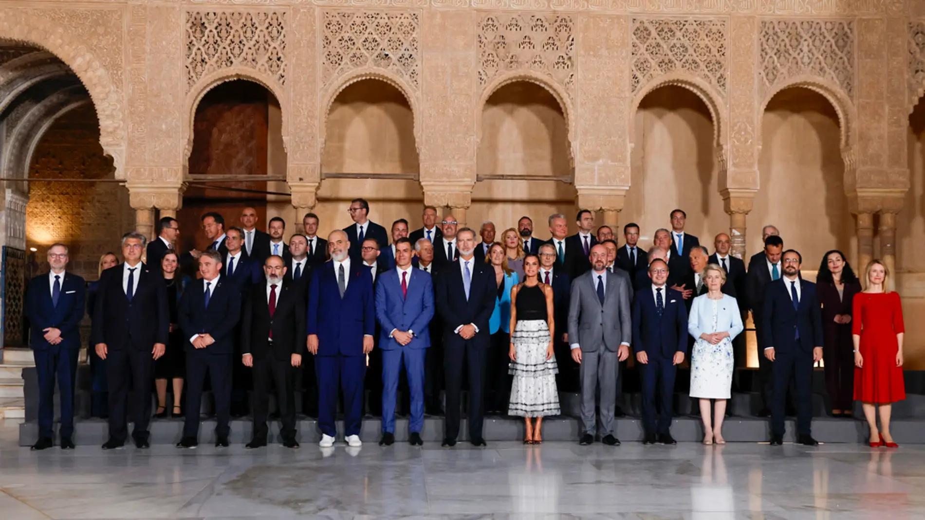 Los Reyes de España reciben a los mandatarios europeos en su visita al Patio de los Leones de la Alhambra dentro de la III Cumbre de la Comunidad Política Europea (CPE)