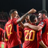 Los jugadores de la selección española celebran un gol durante un partido