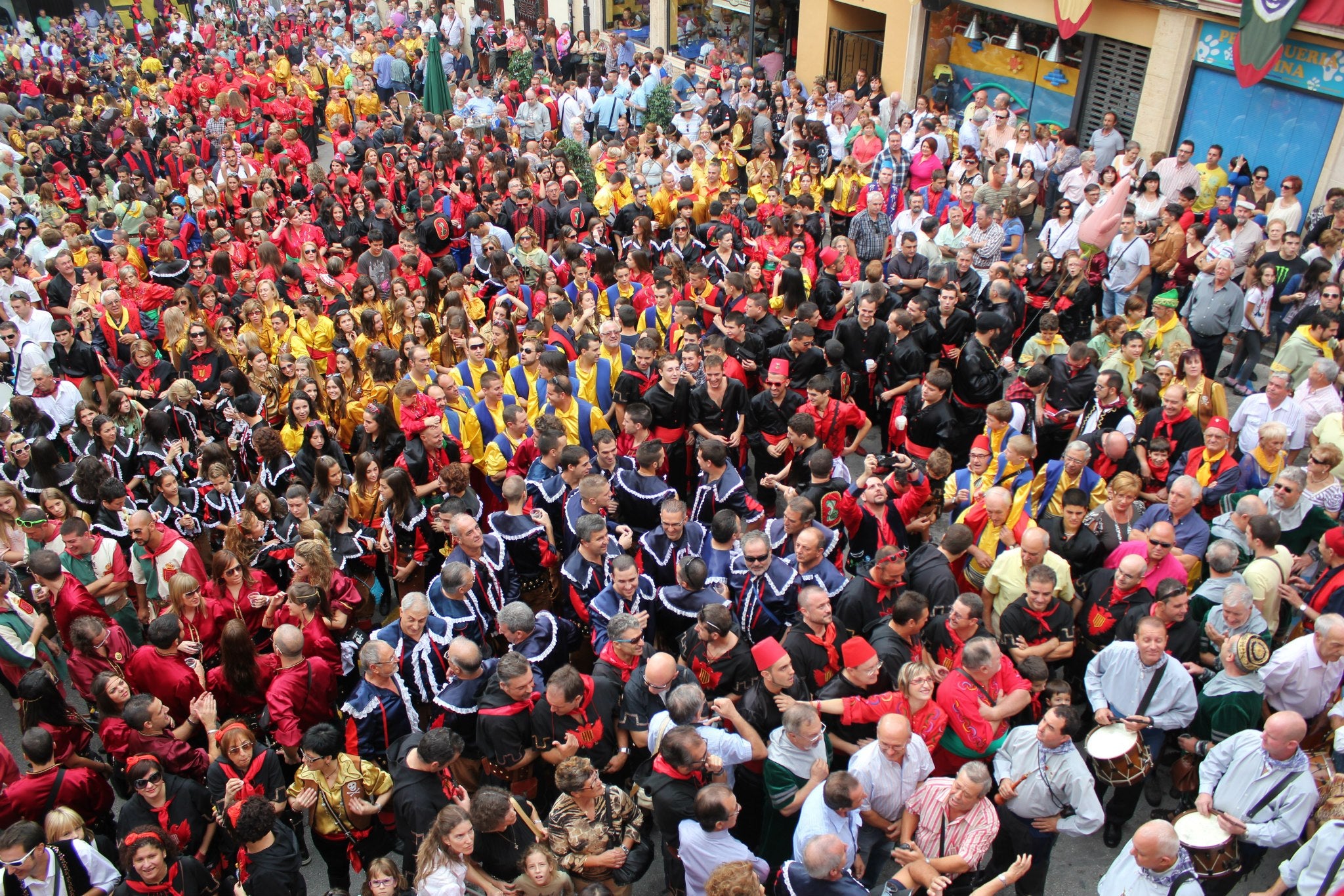 Callosa d'en Sarrià 'arranca' sus fiestas de Moros i Cristians Callosa d'en Sarrià 'arranca' sus fiestas de Moros i Cristians
